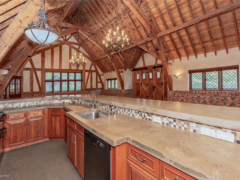 7020 S Woodland Road , Chagrin Falls, OH 44022 Photo 10