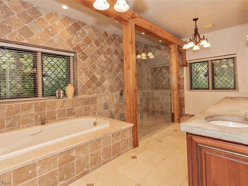 7020 S Woodland Road , Chagrin Falls, OH 44022 Photo 16