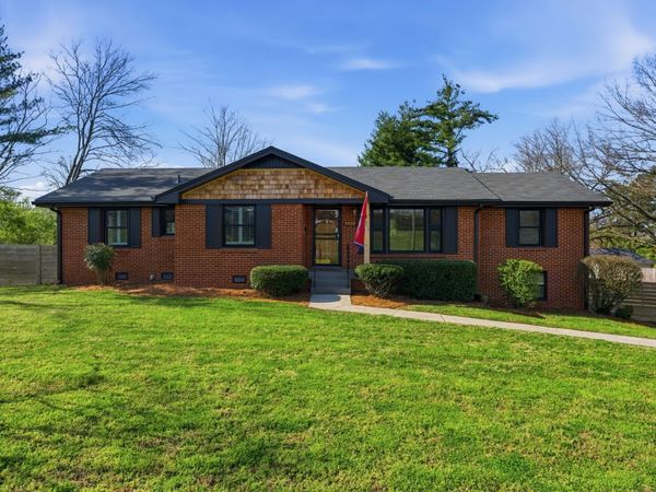 2820 Donna Hill Dr , Nashville, TN 37214
