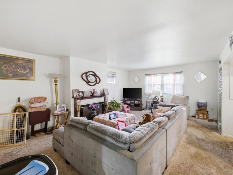 3092-3094 Cressing Court , Columbus, OH 43227 Photo 4