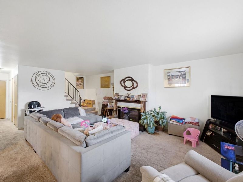 3092-3094 Cressing Court , Columbus, OH 43227 Photo 6