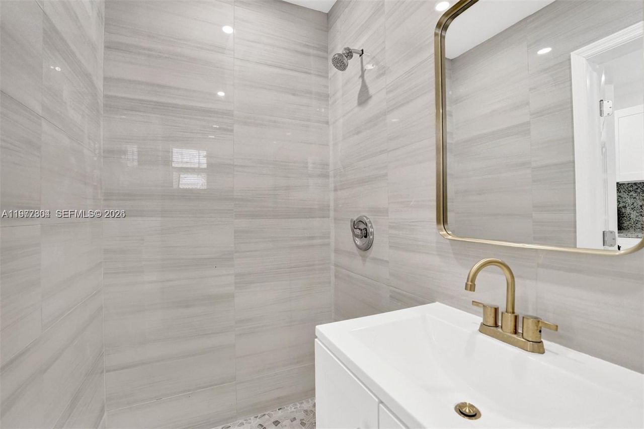 5807 SW 25th St , Unit 1-18, West Park, FL 33023 Photo