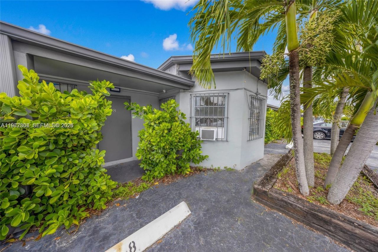 5807 SW 25th St , Unit 1-18, West Park, FL 33023 Photo