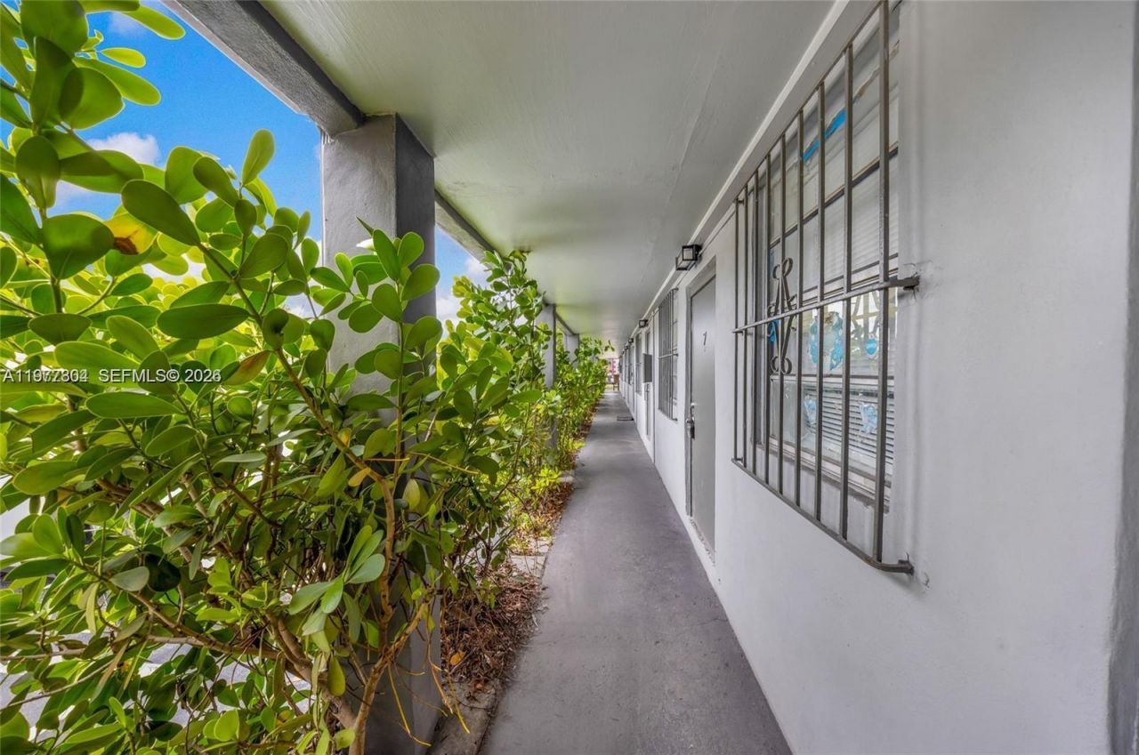 5807 SW 25th St , Unit 1-18, West Park, FL 33023 Photo