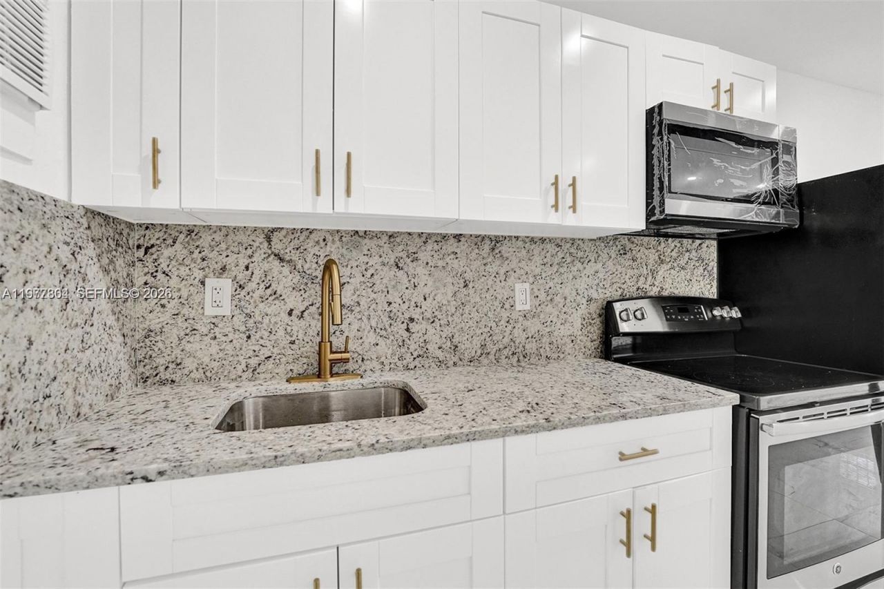 5807 SW 25th St , Unit 1-18, West Park, FL 33023 Photo