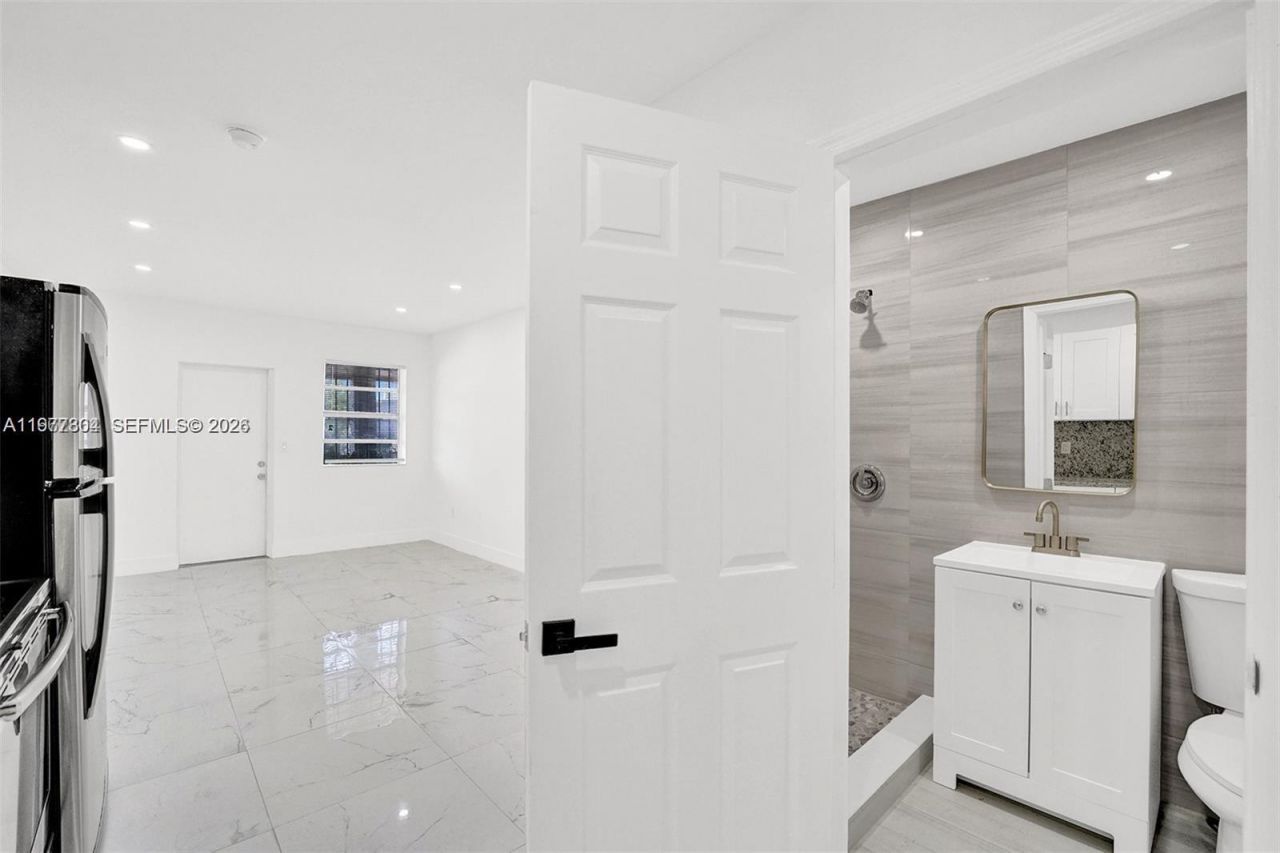 5807 SW 25th St , Unit 1-18, West Park, FL 33023 Photo