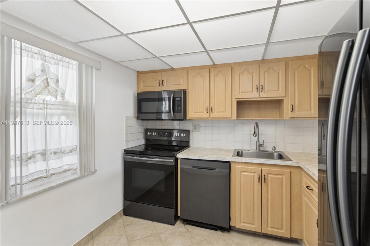 7887 Golf Circle Dr, Unit 203M, Margate, FL 33063 Photo