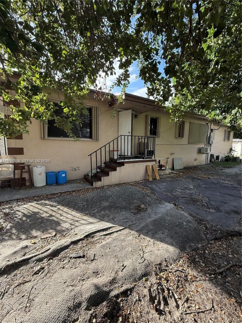 551-553 NE 133rd St , North Miami, FL 33161 Photo