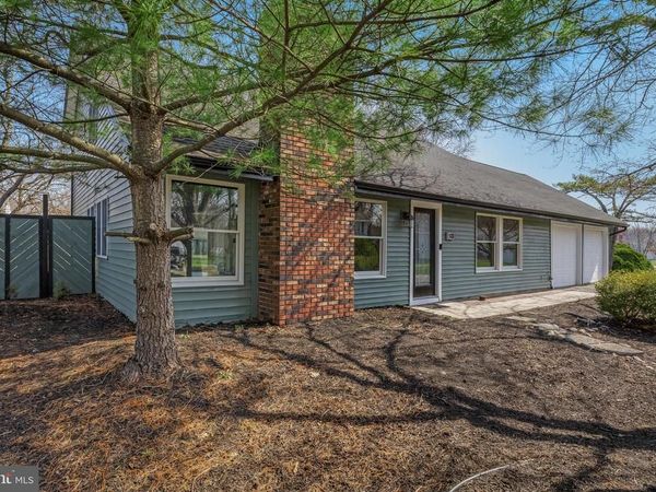 18 HOLMES LANE, MARLTON, NJ 08053