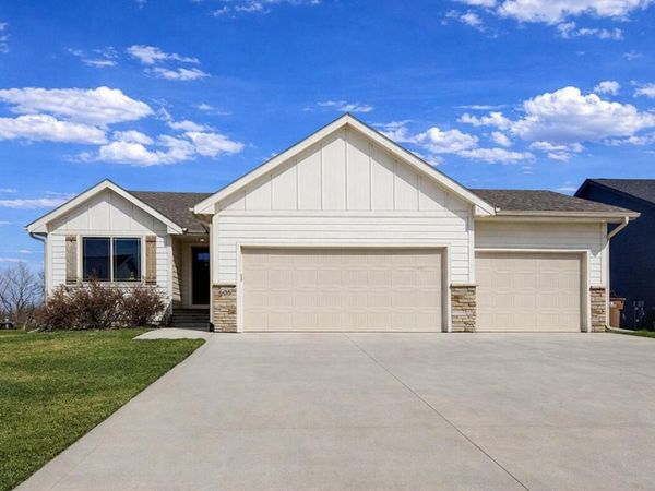 605 E Vista Lake Avenue, Polk City, IA 50226