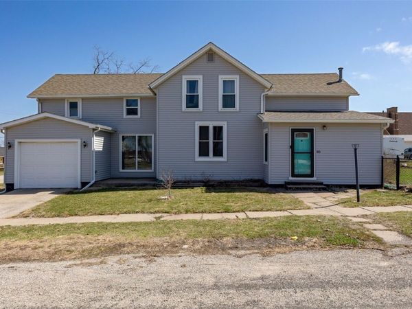 100 3rd Avenue , Newhall, IA 52315