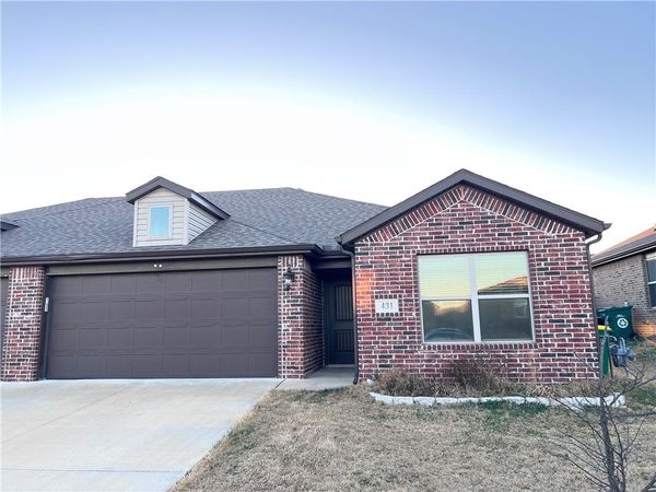 431 Red Robin Street , Centerton, AR 72719