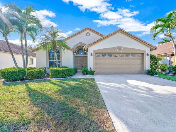 1883 Oak Berry Circle, Wellington, FL 33414