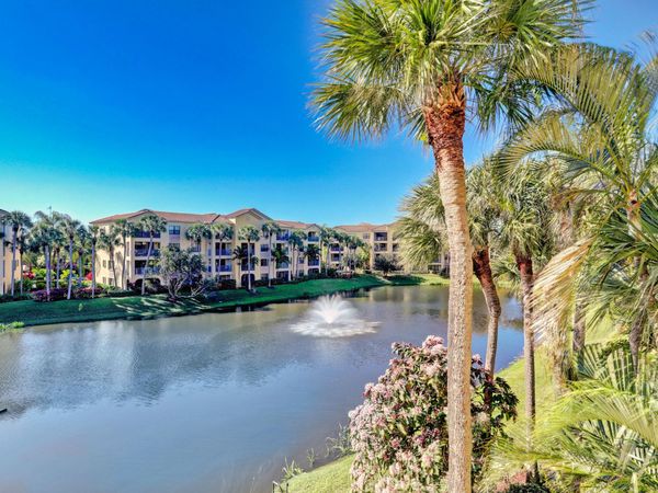 800 Uno Lago Drive, Unit 305, Juno Beach, FL 33408