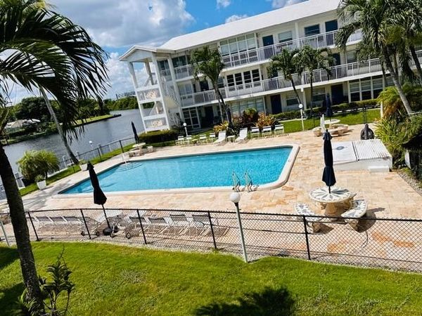 1150 NW 30th Court NW, Unit 203, Wilton Manors, FL 33311