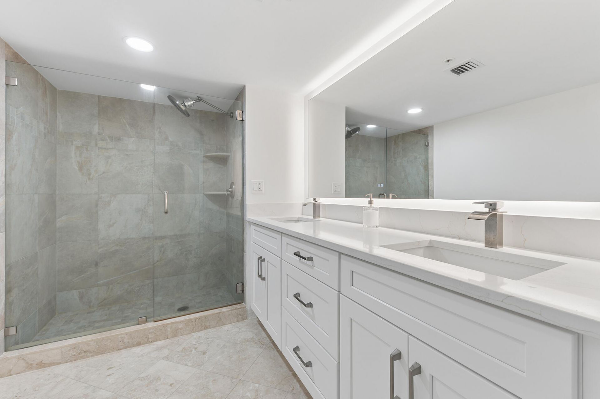 5200 N Ocean Drive, Unit 1401, Singer Island, FL 33404 Photo