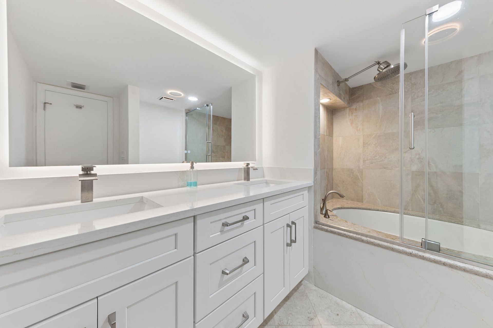 5200 N Ocean Drive, Unit 1401, Singer Island, FL 33404 Photo