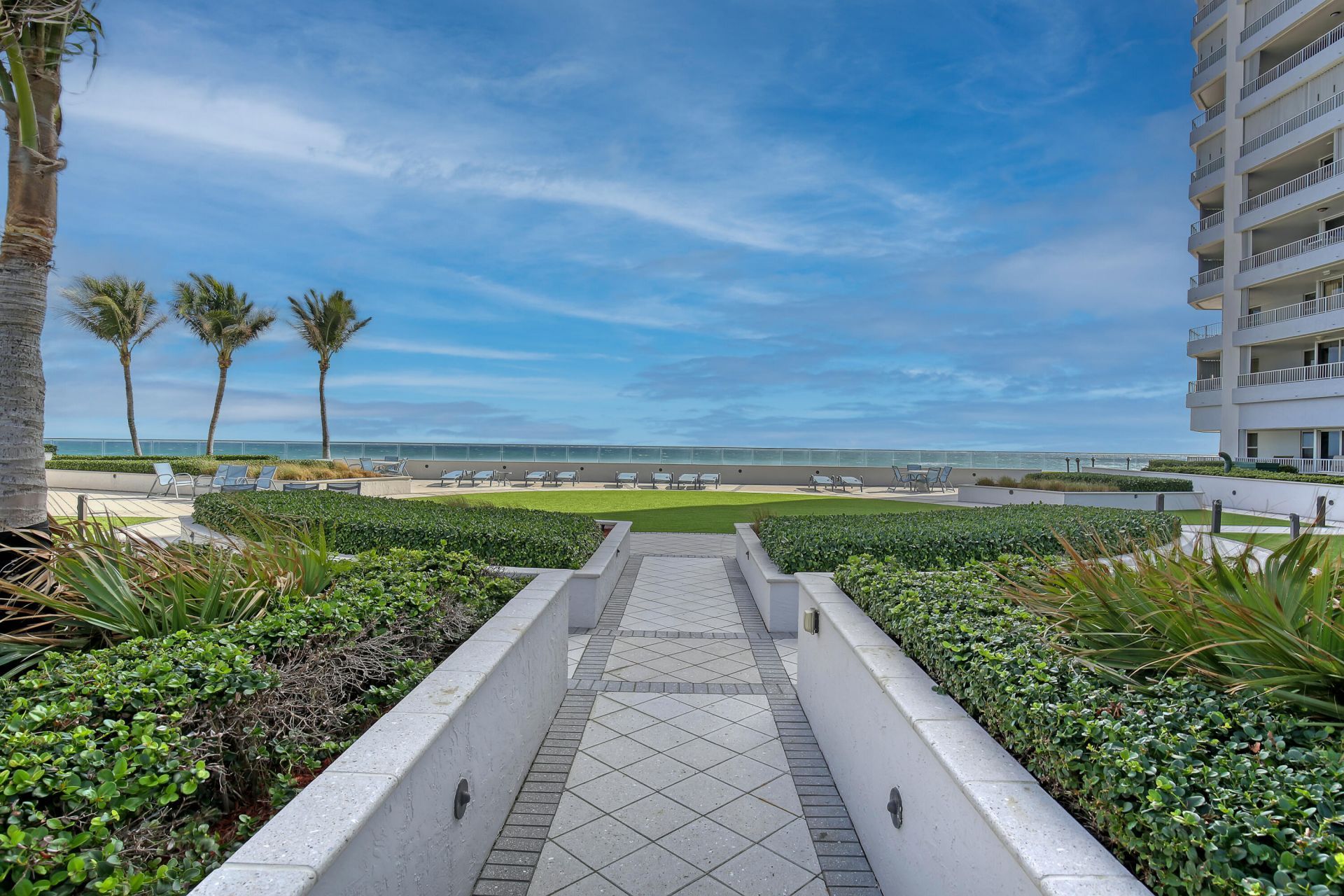 5200 N Ocean Drive, Unit 1401, Singer Island, FL 33404 Photo