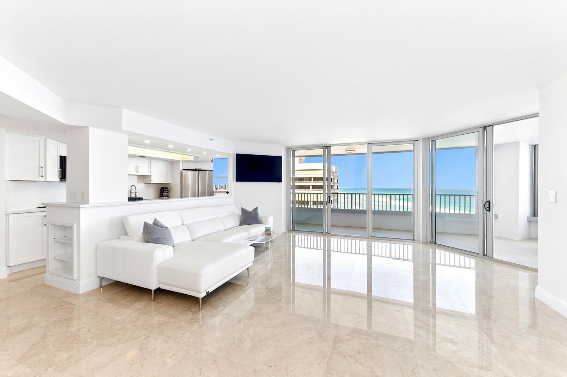 5200 N Ocean Drive, Unit 1401, Singer Island, FL 33404 Photo