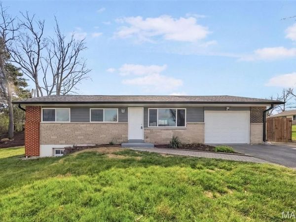 10609 Lochness Court, St Louis, MO 63114