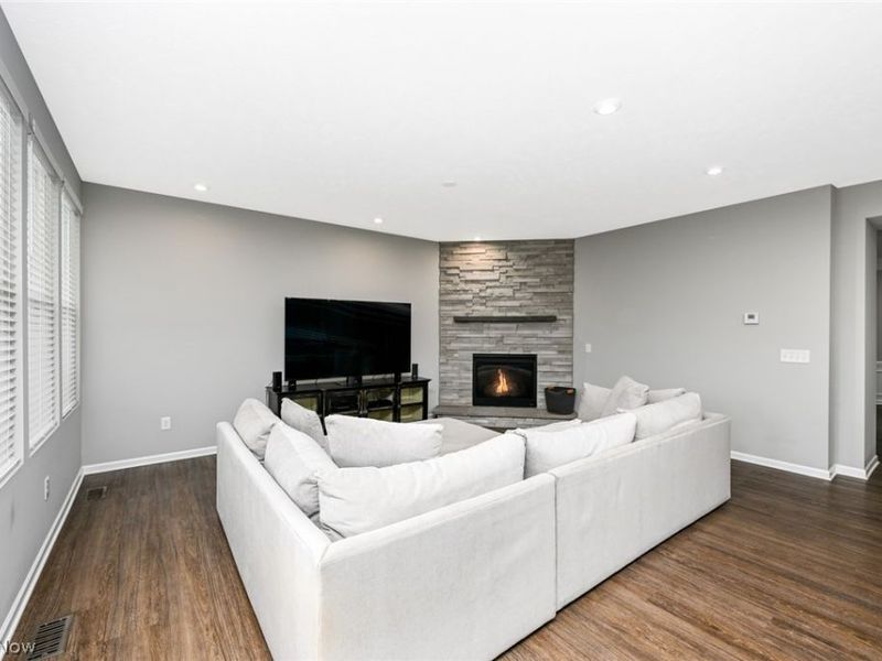 1662 Cobham Lane, Wadsworth, OH 44281 Photo 11