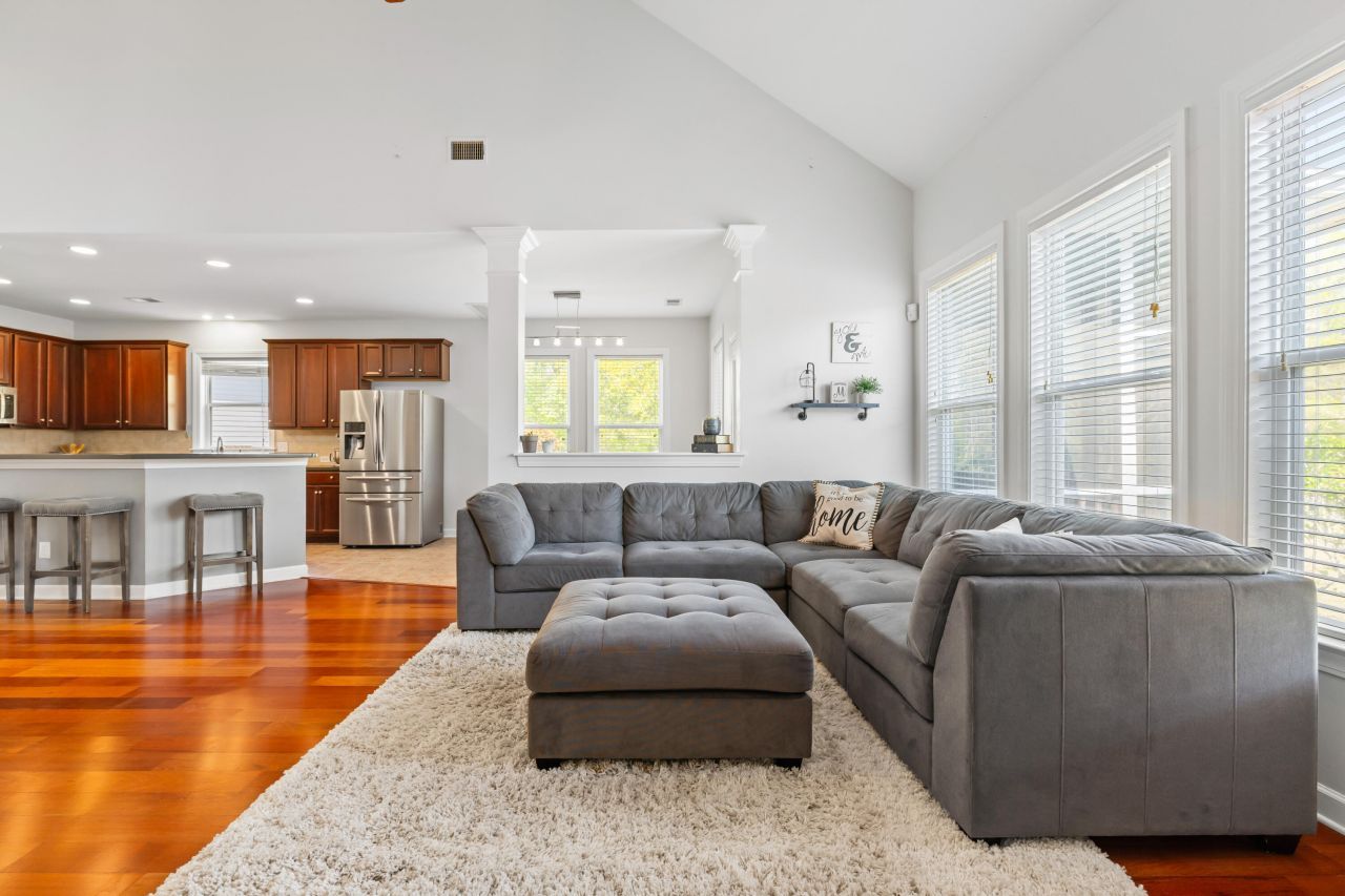 102 Plank Court Photo 11