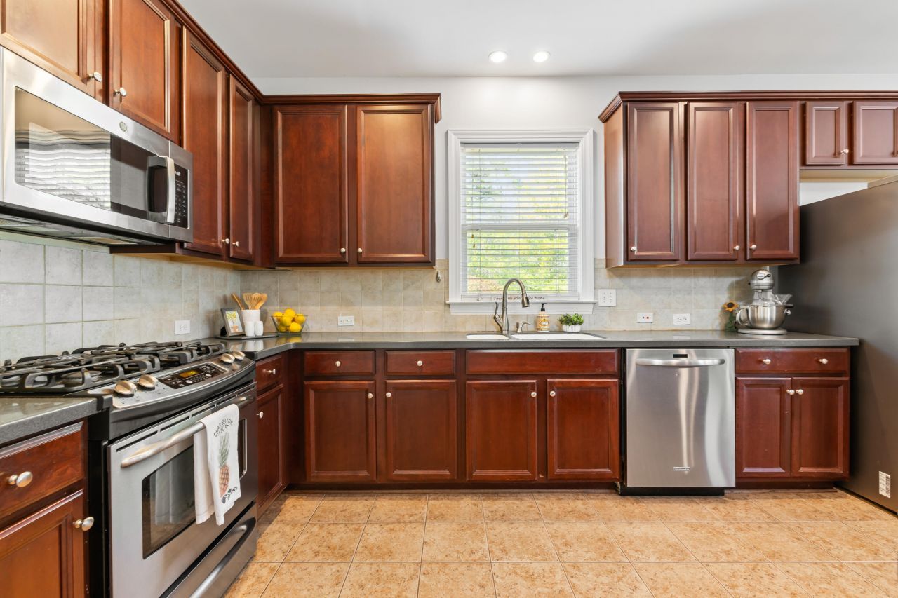 102 Plank Court Photo 13