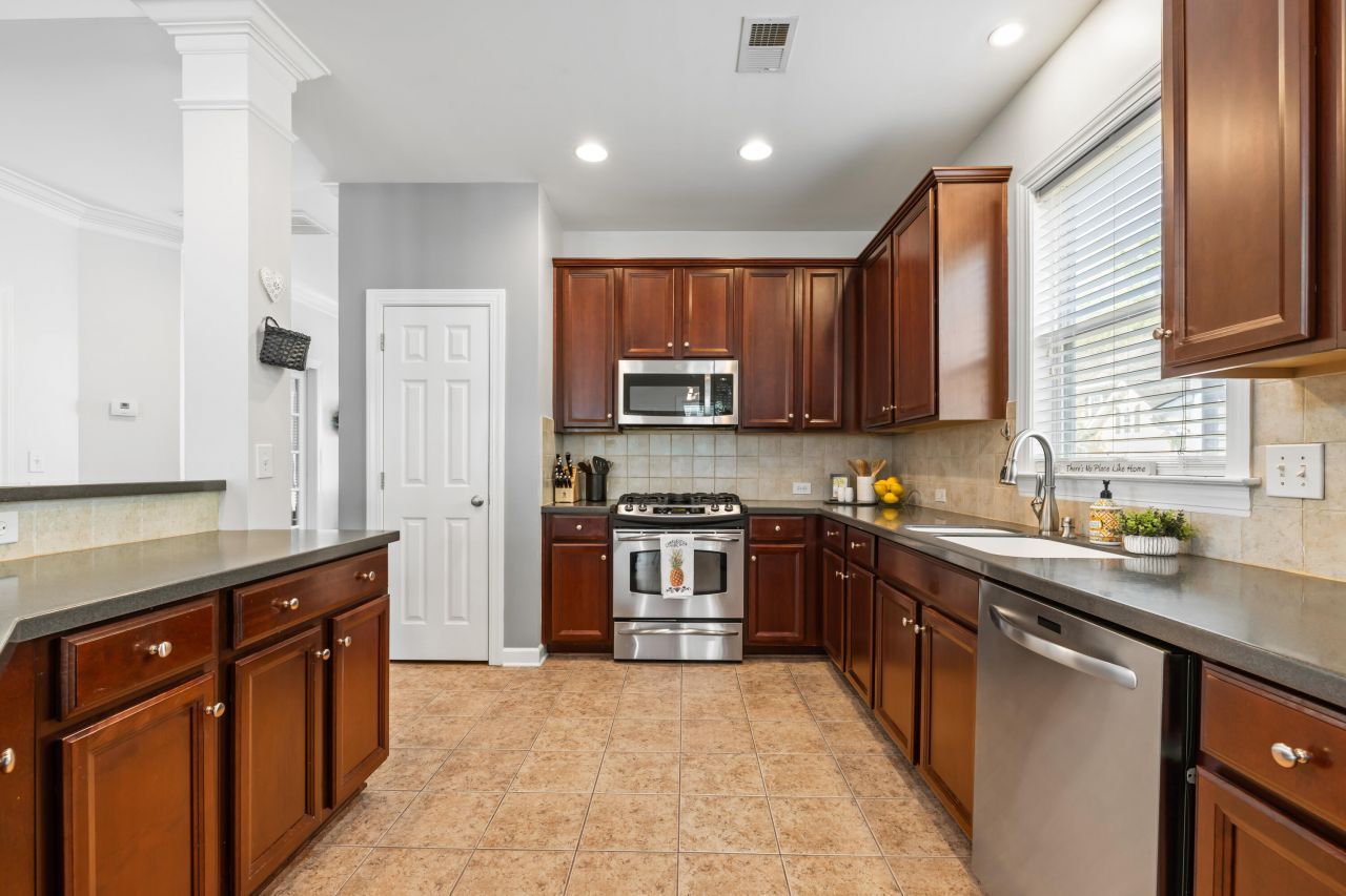 102 Plank Court Photo 14