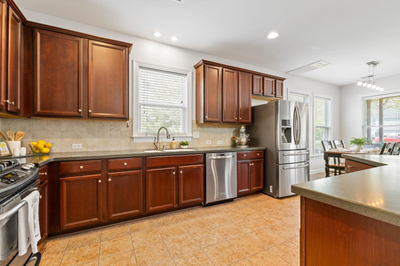 102 Plank Court Photo 15