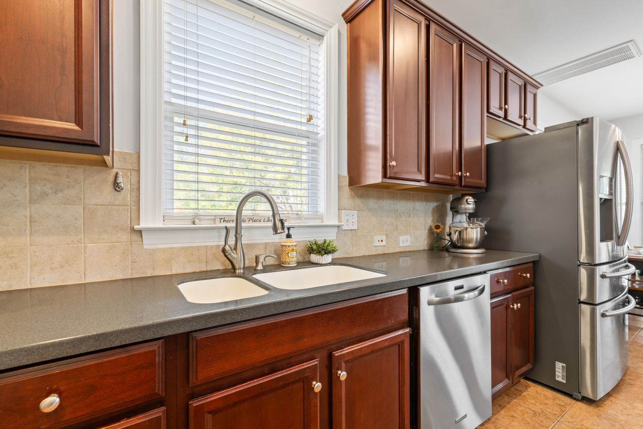 102 Plank Court Photo 16