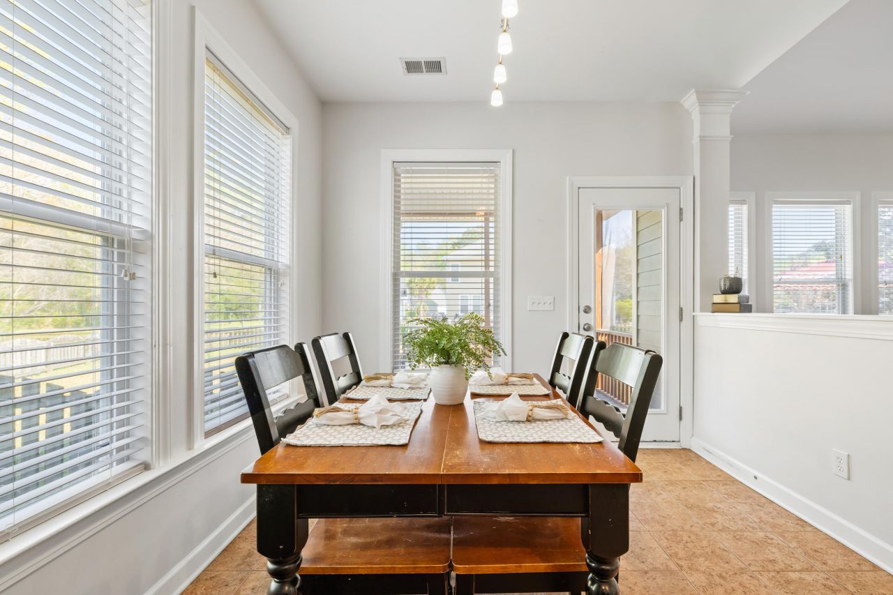 102 Plank Court Photo 17