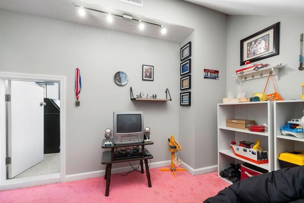 102 Plank Court Photo 27