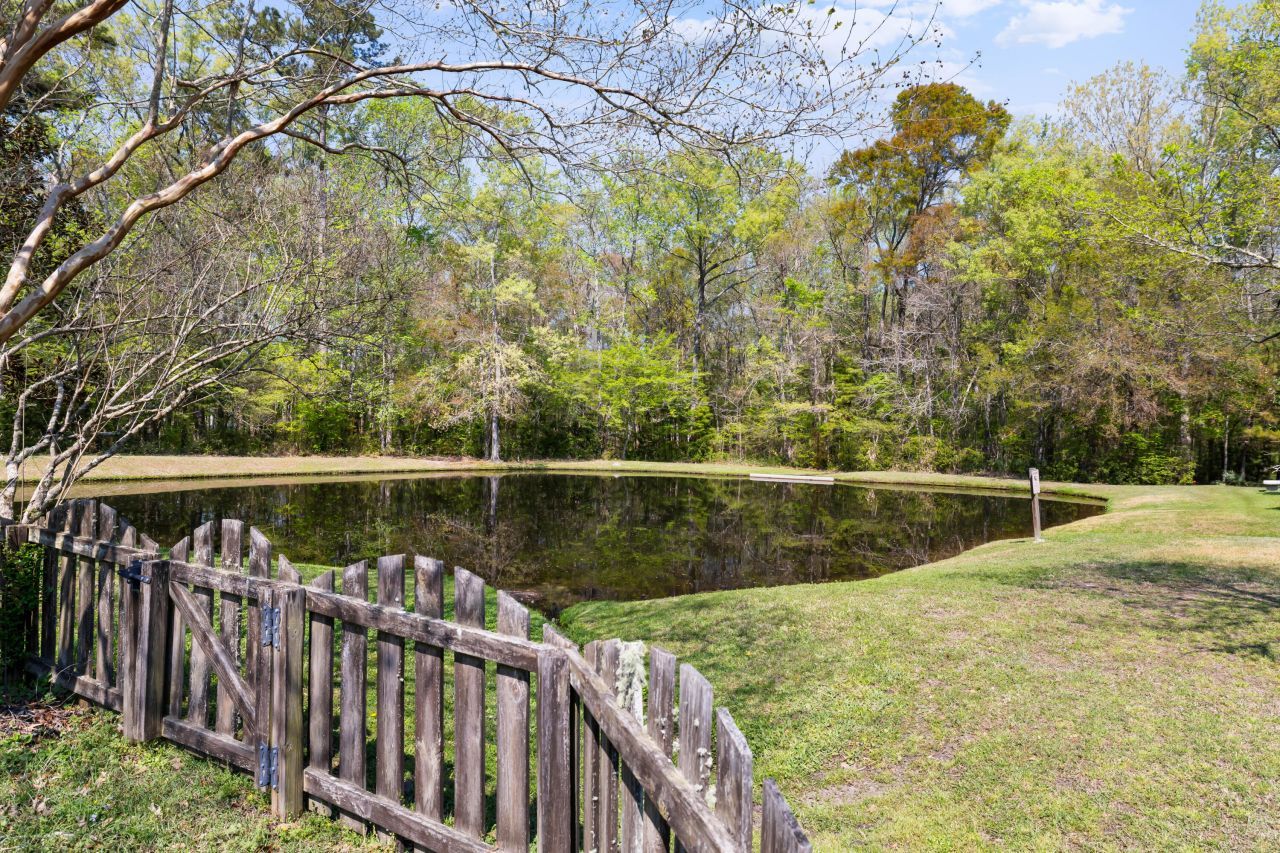 102 Plank Court Photo 35