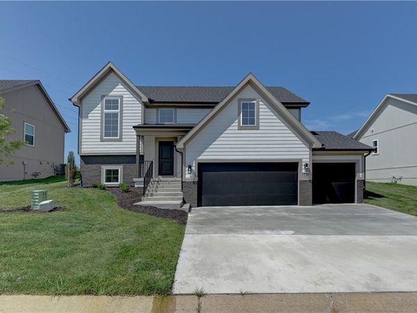 6410 NW 98th Street, Kansas City, MO 64153