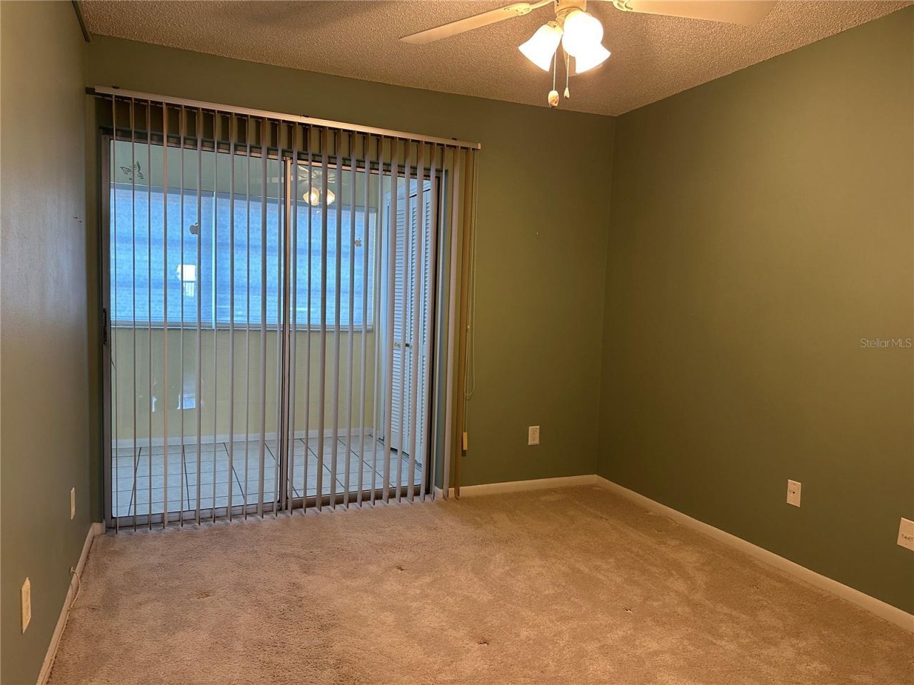 209 NE Lincoln Circle N, Unit 406, Saint Petersburg, FL 33702 Photo