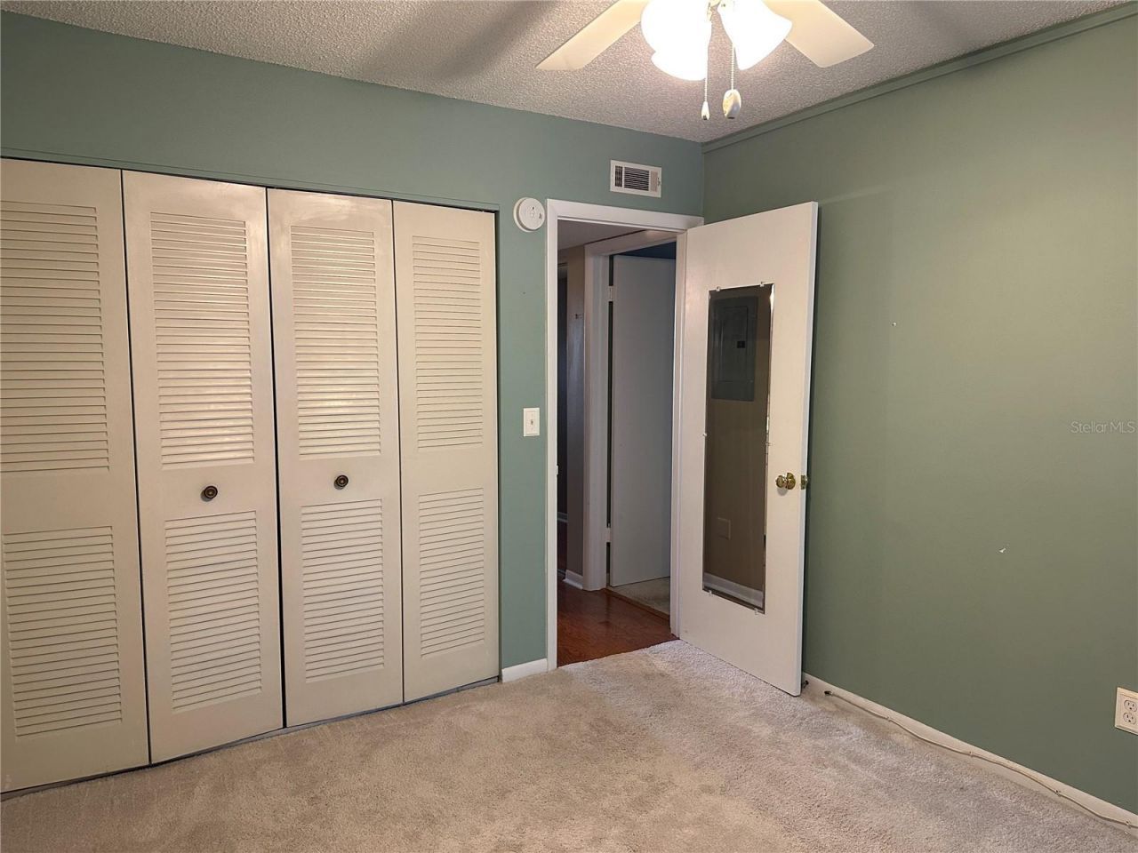 209 NE Lincoln Circle N, Unit 406, Saint Petersburg, FL 33702 Photo