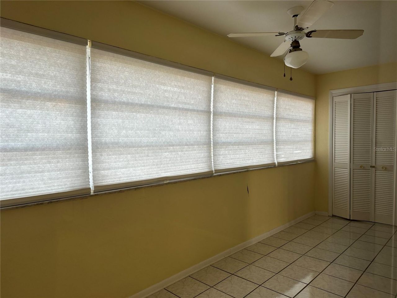 209 NE Lincoln Circle N, Unit 406, Saint Petersburg, FL 33702 Photo