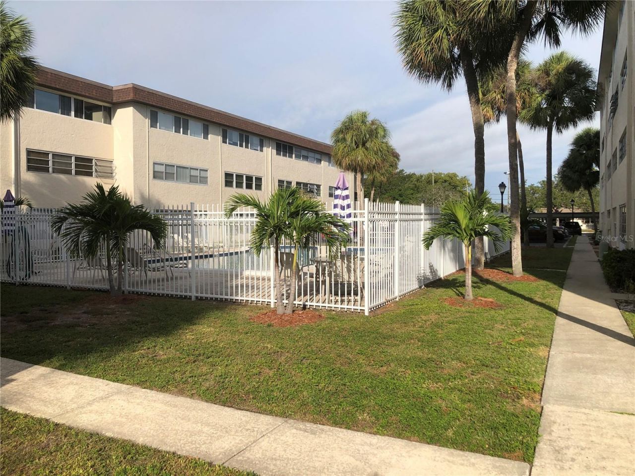 209 NE Lincoln Circle N, Unit 406, Saint Petersburg, FL 33702 Photo
