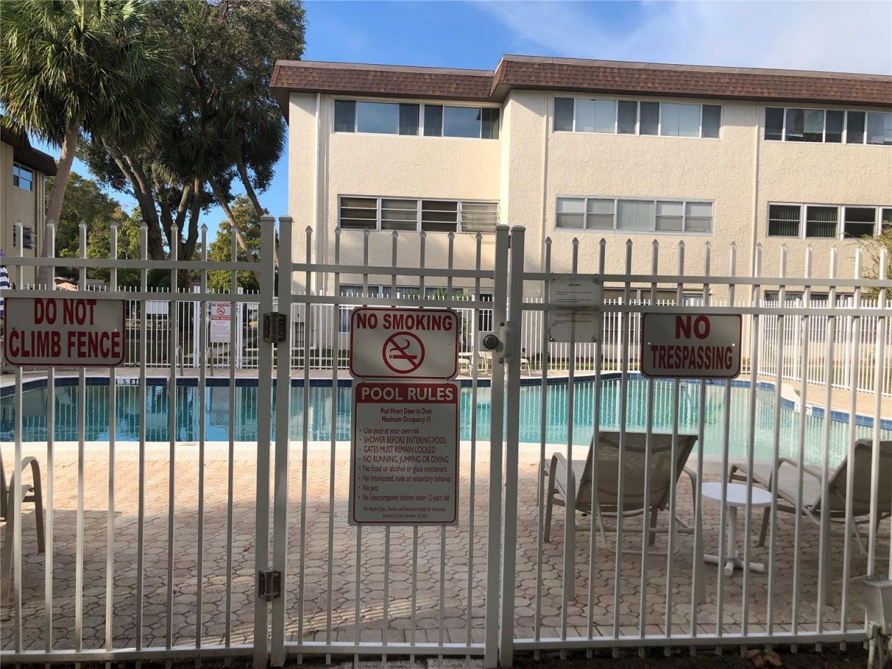 209 NE Lincoln Circle N, Unit 406, Saint Petersburg, FL 33702 Photo