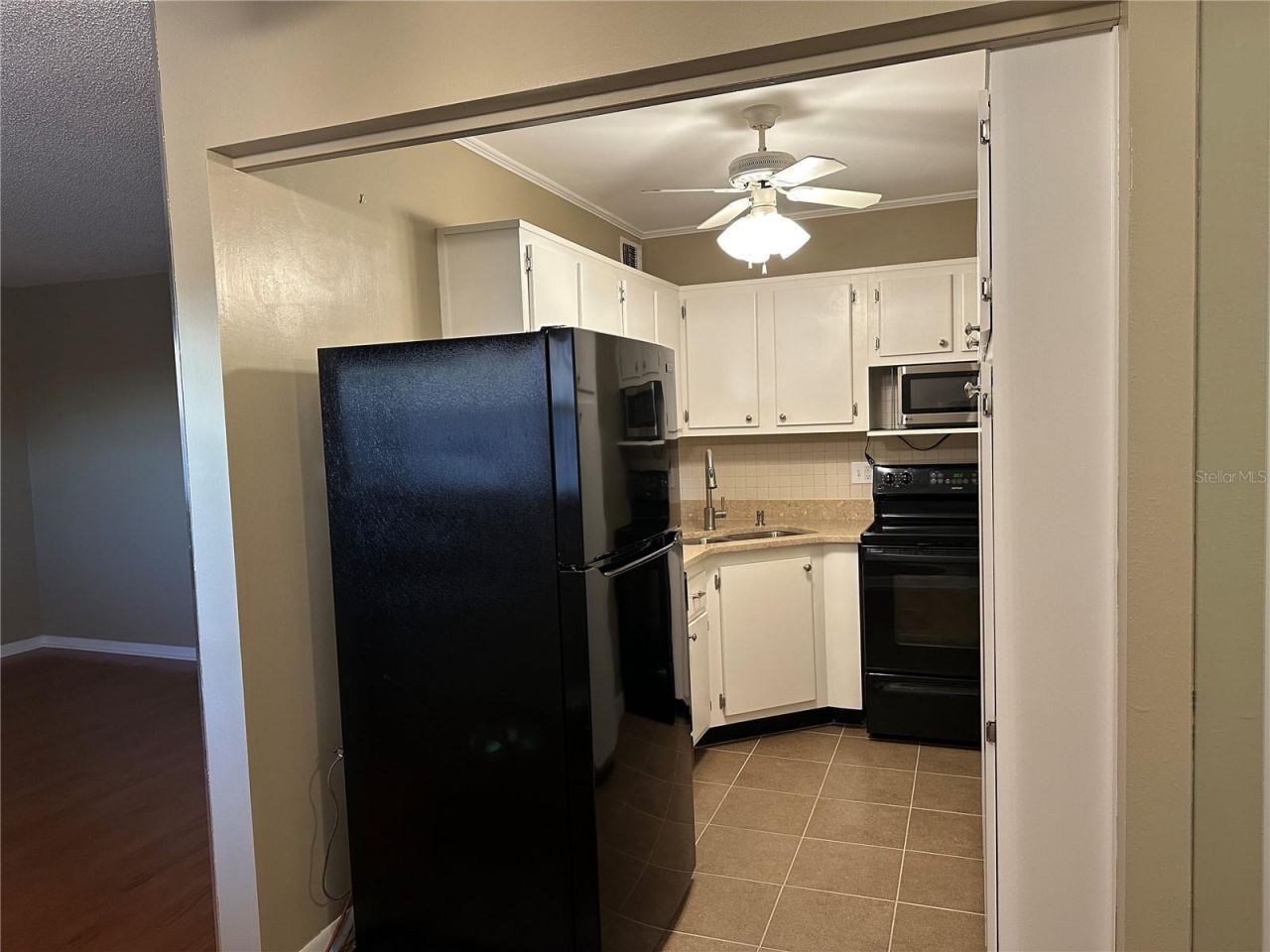 209 NE Lincoln Circle N, Unit 406, Saint Petersburg, FL 33702 Photo