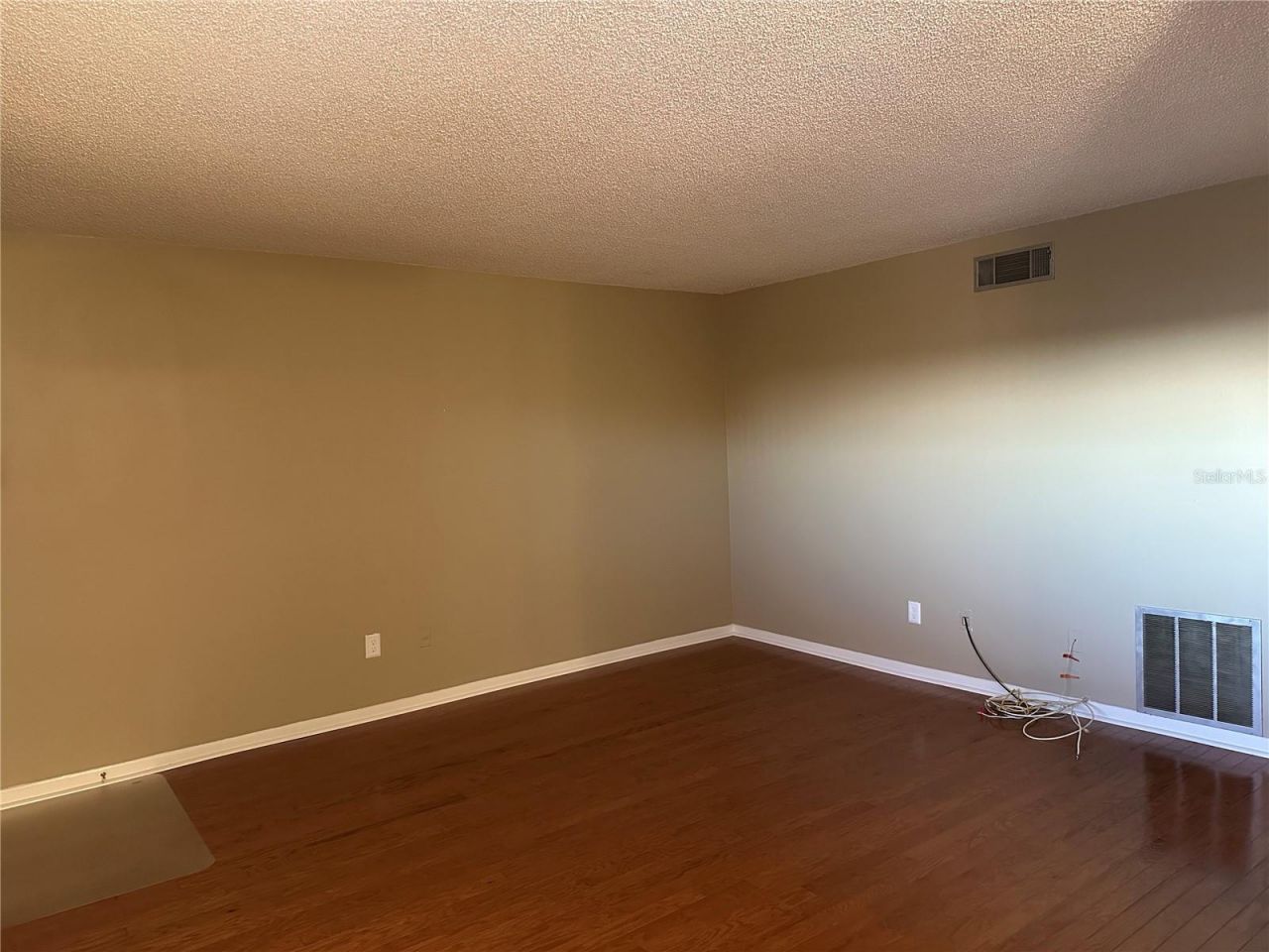 209 NE Lincoln Circle N, Unit 406, Saint Petersburg, FL 33702 Photo