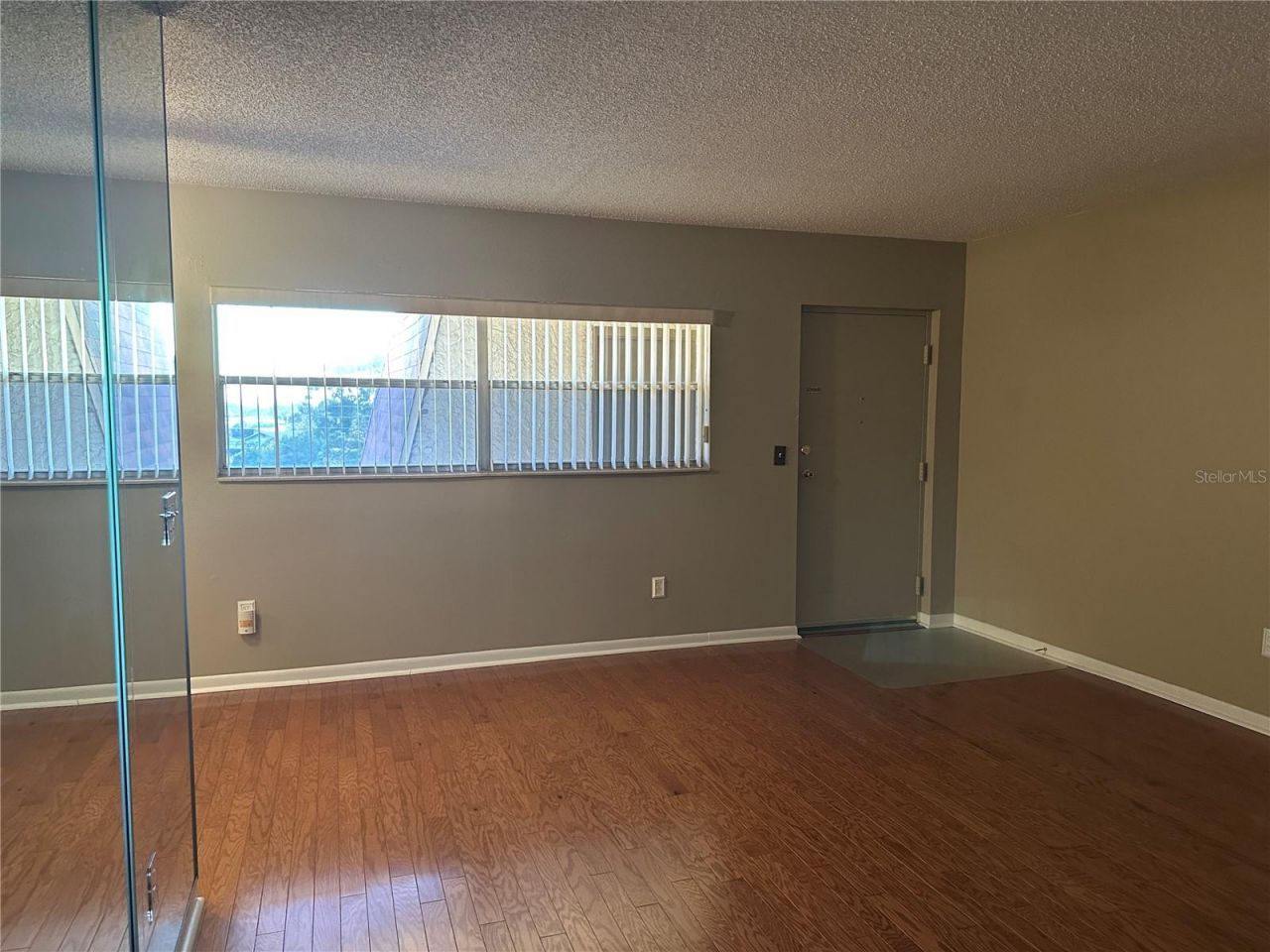 209 NE Lincoln Circle N, Unit 406, Saint Petersburg, FL 33702 Photo