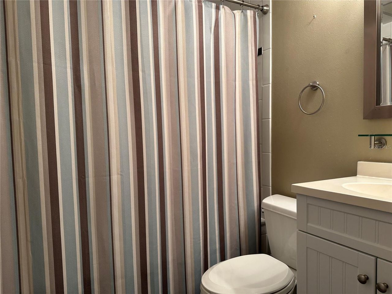 209 NE Lincoln Circle N, Unit 406, Saint Petersburg, FL 33702 Photo