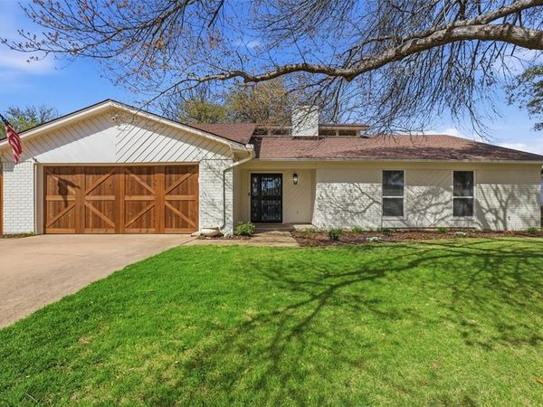 209 Lansford Drive, Benbrook, TX 76126