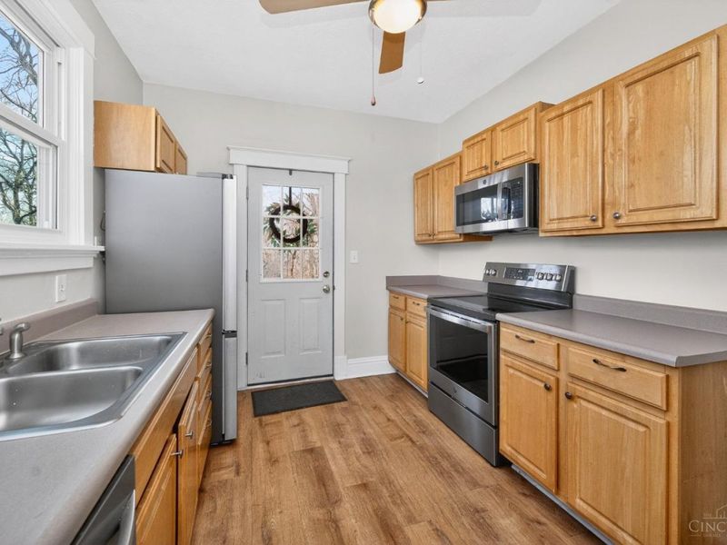 1007 W Loveland Avenue, Loveland, OH 45140 Photo 10