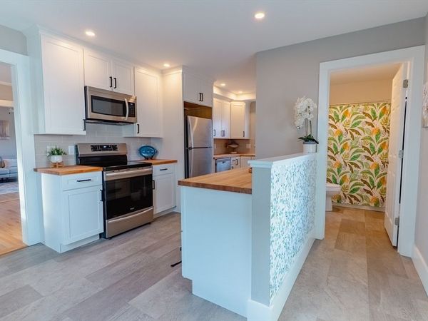 20 Lincoln Ct, Amesbury, MA 01913