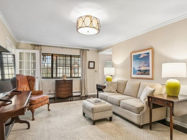 18 Manchester Ct, Chatham, NJ 07928