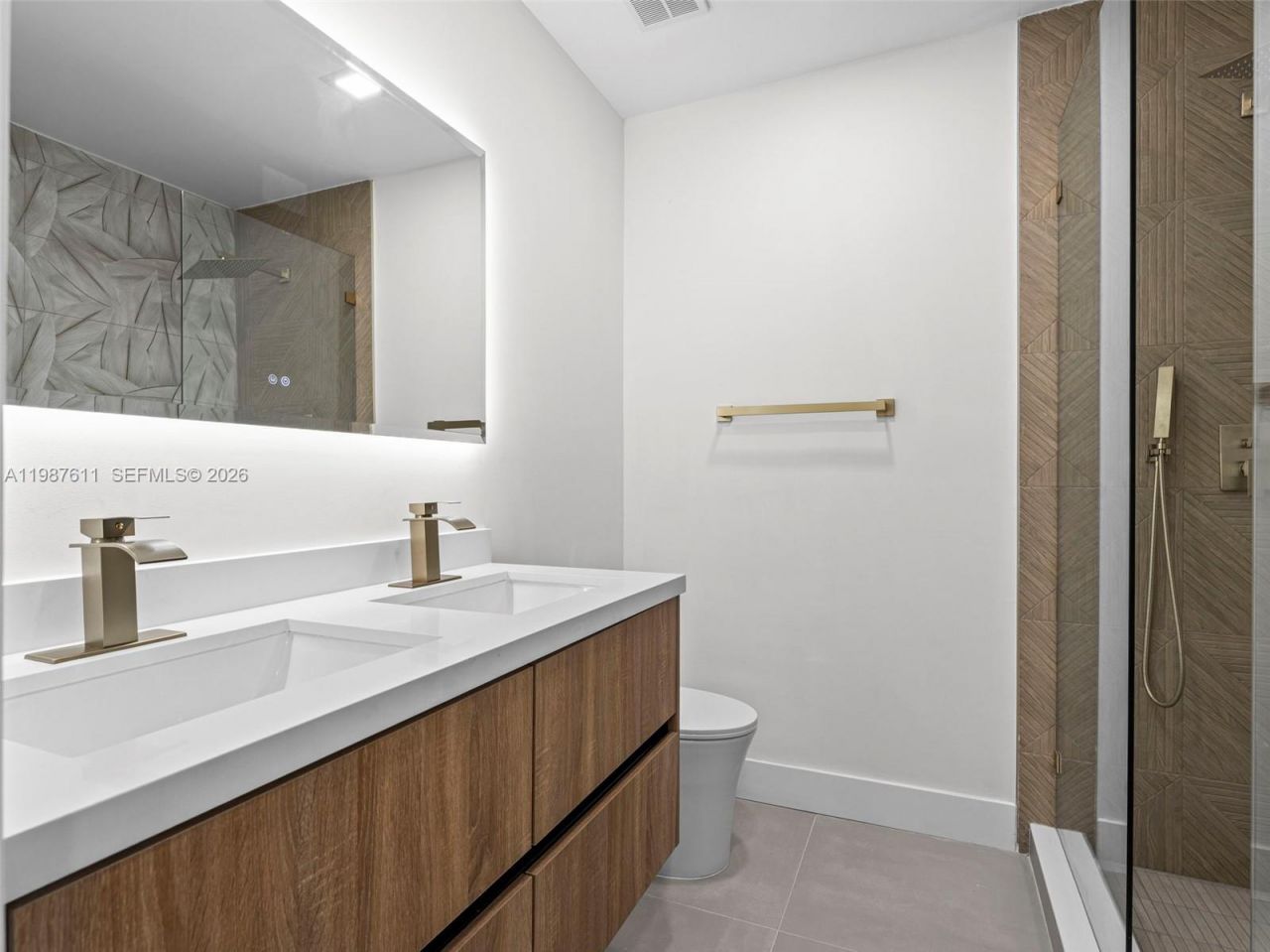 610 NE 164th Ter, North Miami Beach, FL 33162 Photo