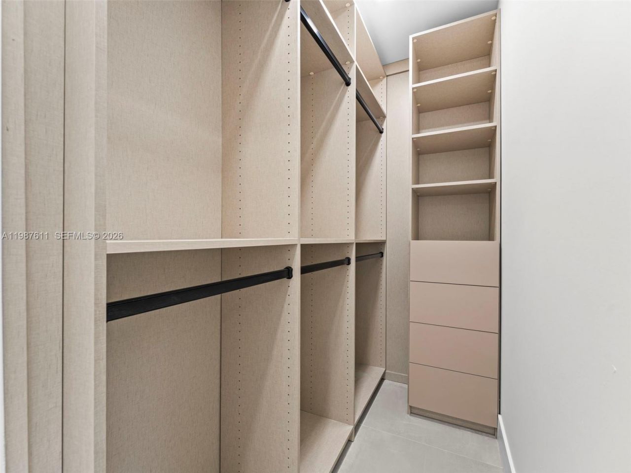 610 NE 164th Ter, North Miami Beach, FL 33162 Photo