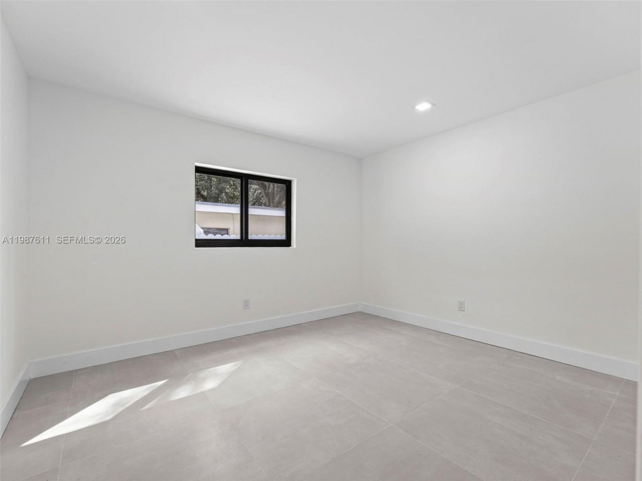 610 NE 164th Ter, North Miami Beach, FL 33162 Photo